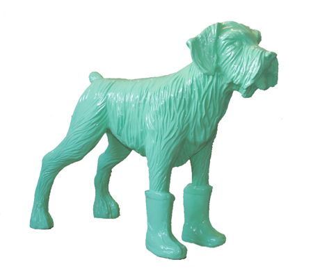 William Sweetlove – Cloned pistachio dog with plastic boots, 2008 – Résine