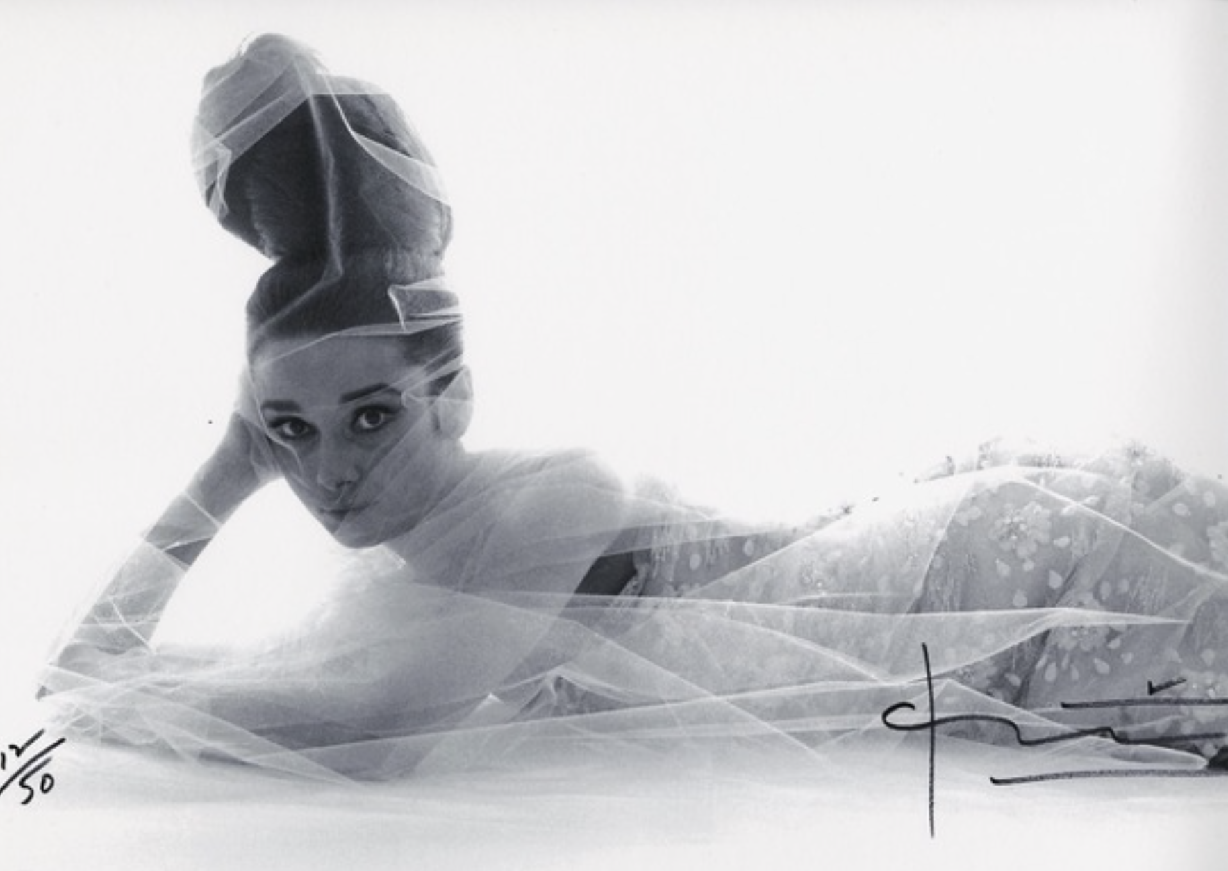 Bert Stern – Audrey Hepburn Laying Down, 2007 – Foto