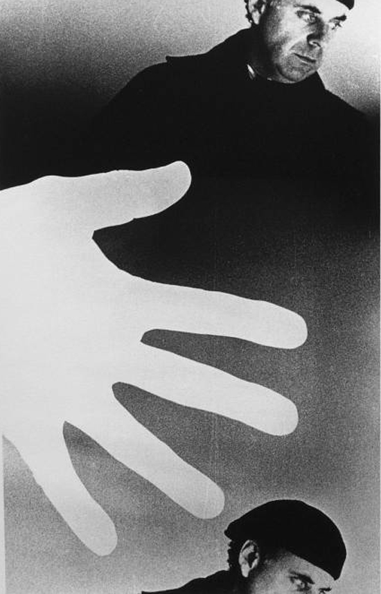 Ralph Gibson – The Main Act (Self portrait), 1987 – Impresión gelatina de plata