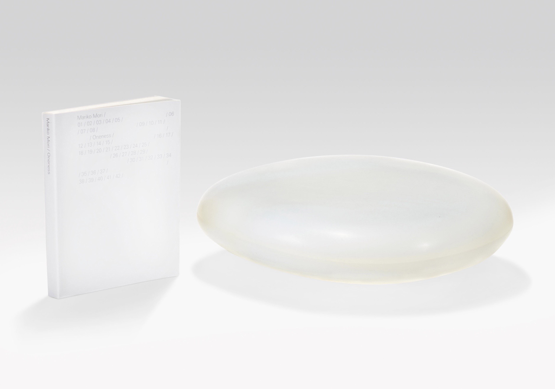 Mariko Mori – Breathing Stone / Wave UFO, 2007 – Acryl sculptuur