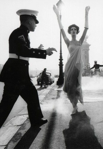 William Klein – Simone + Marines, 1960 – Foto