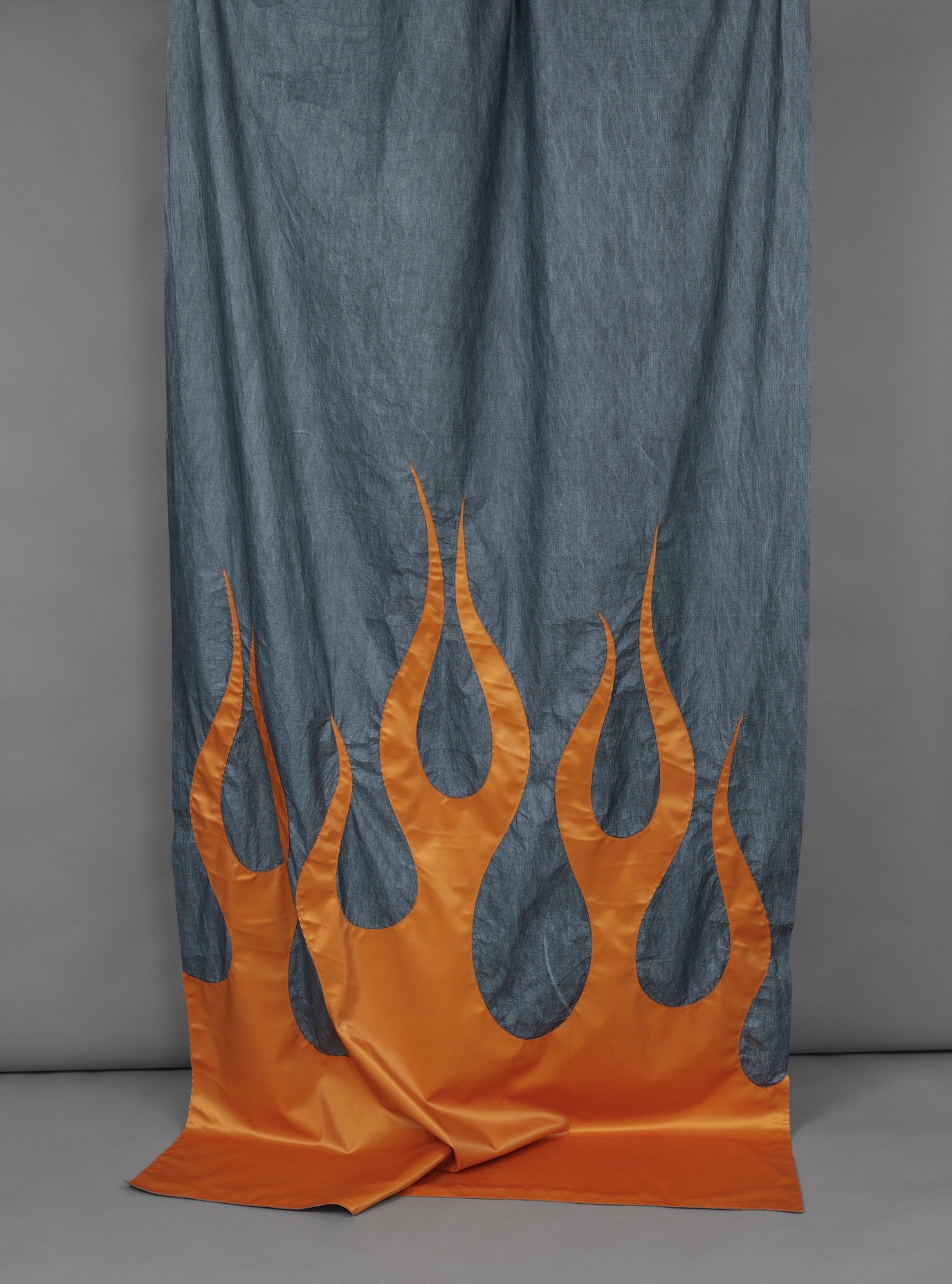 Sylvie Fleury – Gate of hell (orange), 2017 – Textil