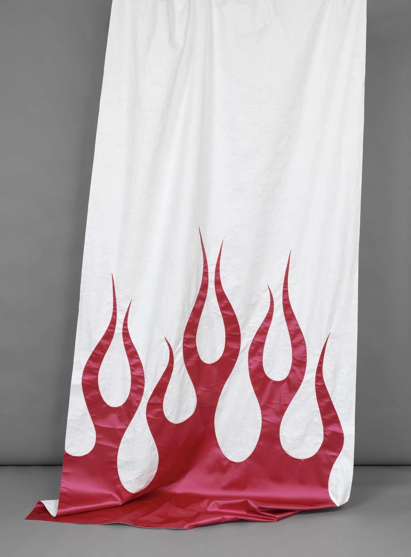 Sylvie Fleury – Gate of hell (red), 2017 – Textil