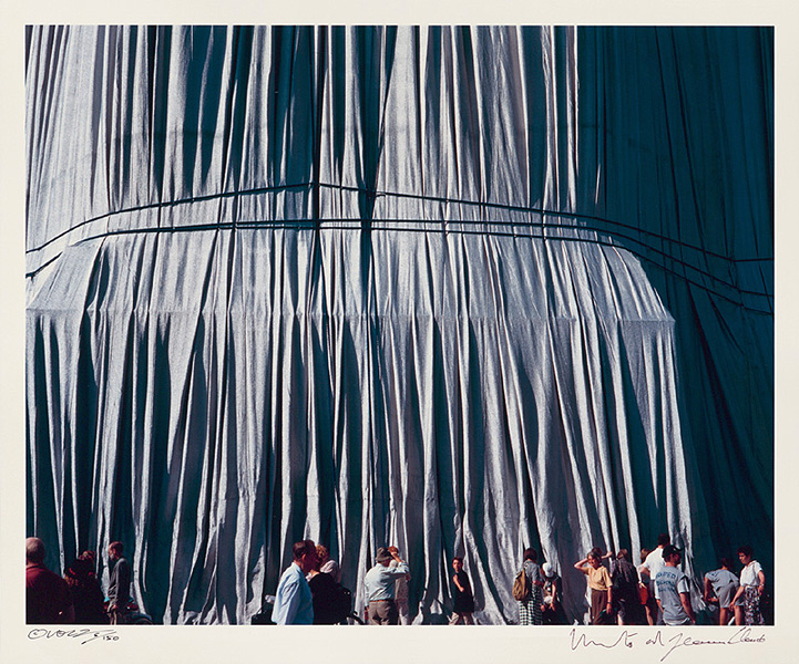 Javacheff Christo – Reichstag Mappe II, Faltenwurf, 1995 – Foto
