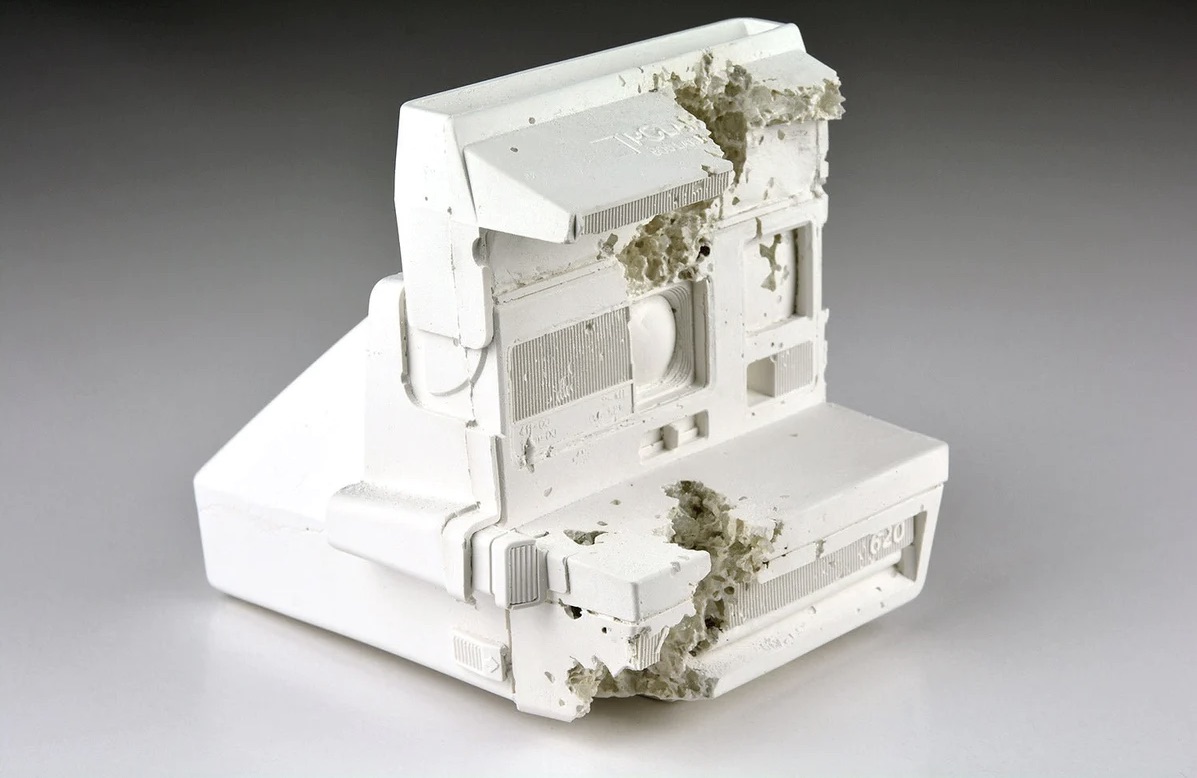 Daniel Arsham – Future Relic 06 - Polaroid camera, 2016 – Mixed média
