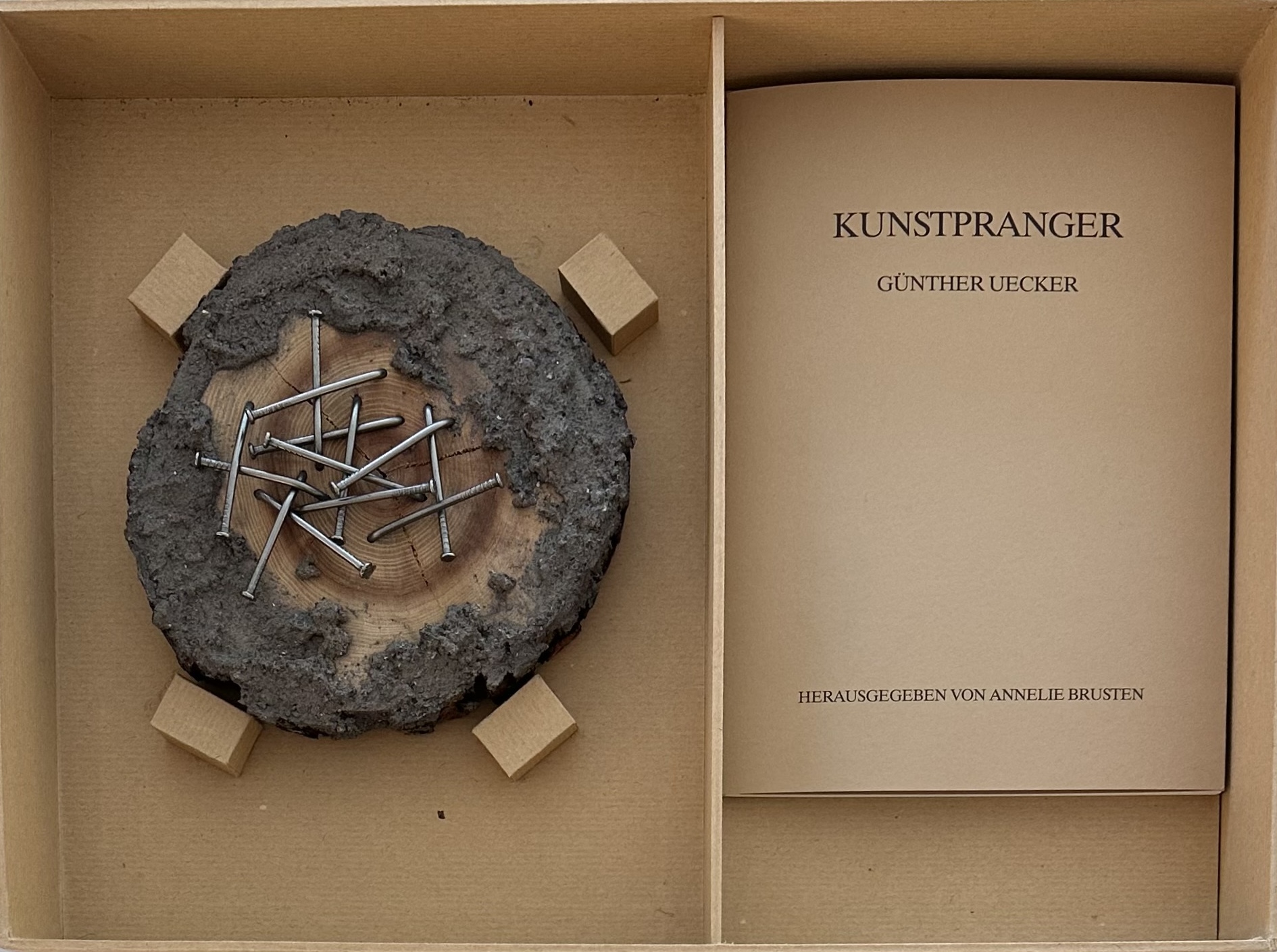 Gunther Uecker – Baum. Kunstpranger, 1984 – Mischtechnik