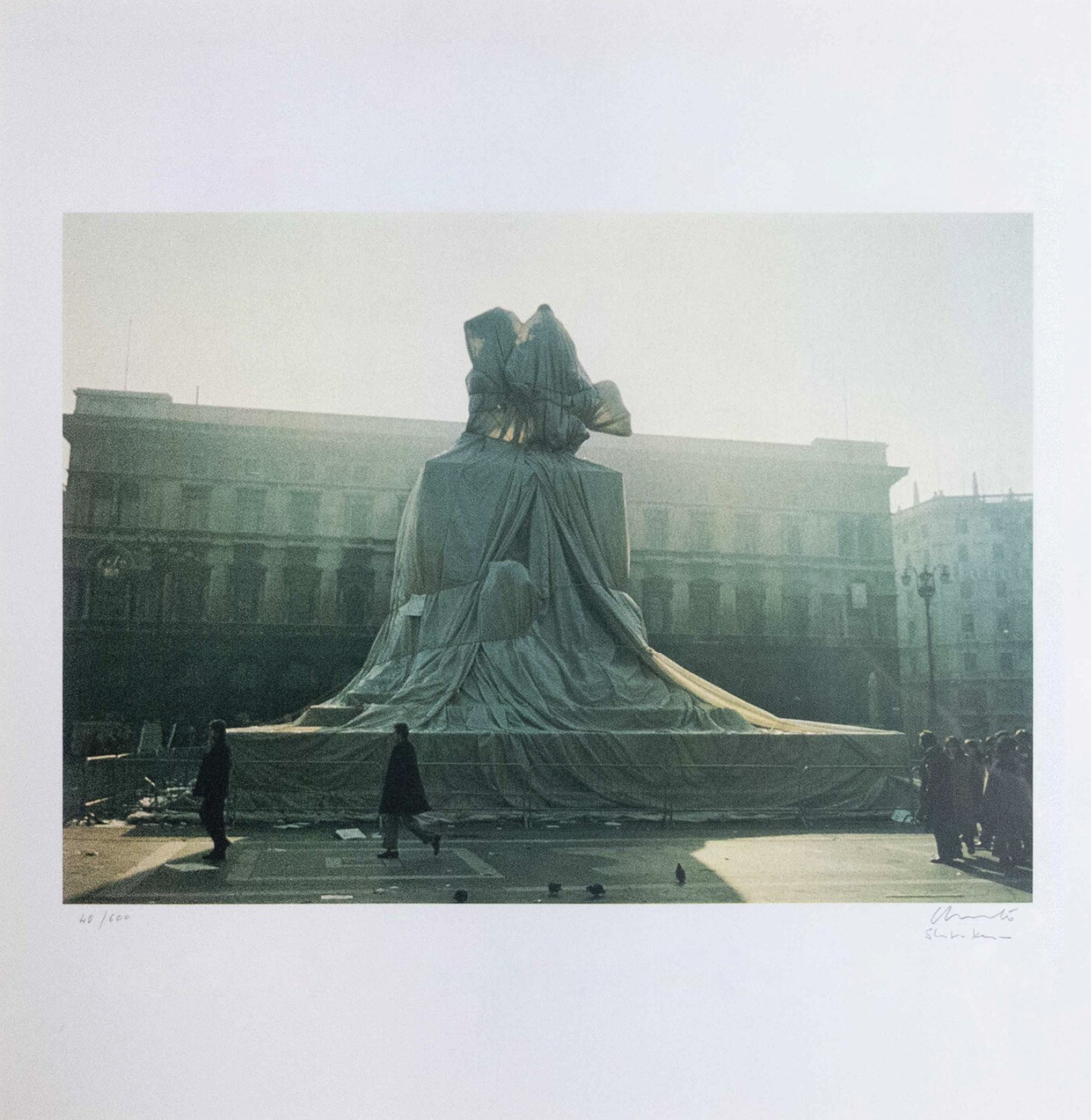 Javacheff Christo – Wrapped Monumento to Vittorio Emanuele, Piazza del Duomo, 1970 – Photographie
