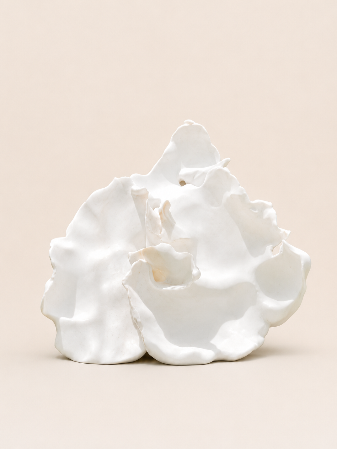 Eva Claessens – Un murmue de fleur, 2026 – Marbre