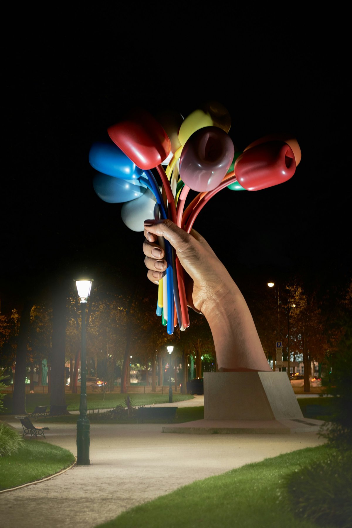 Jeff Koons: Bouquet of Tulips, Paris