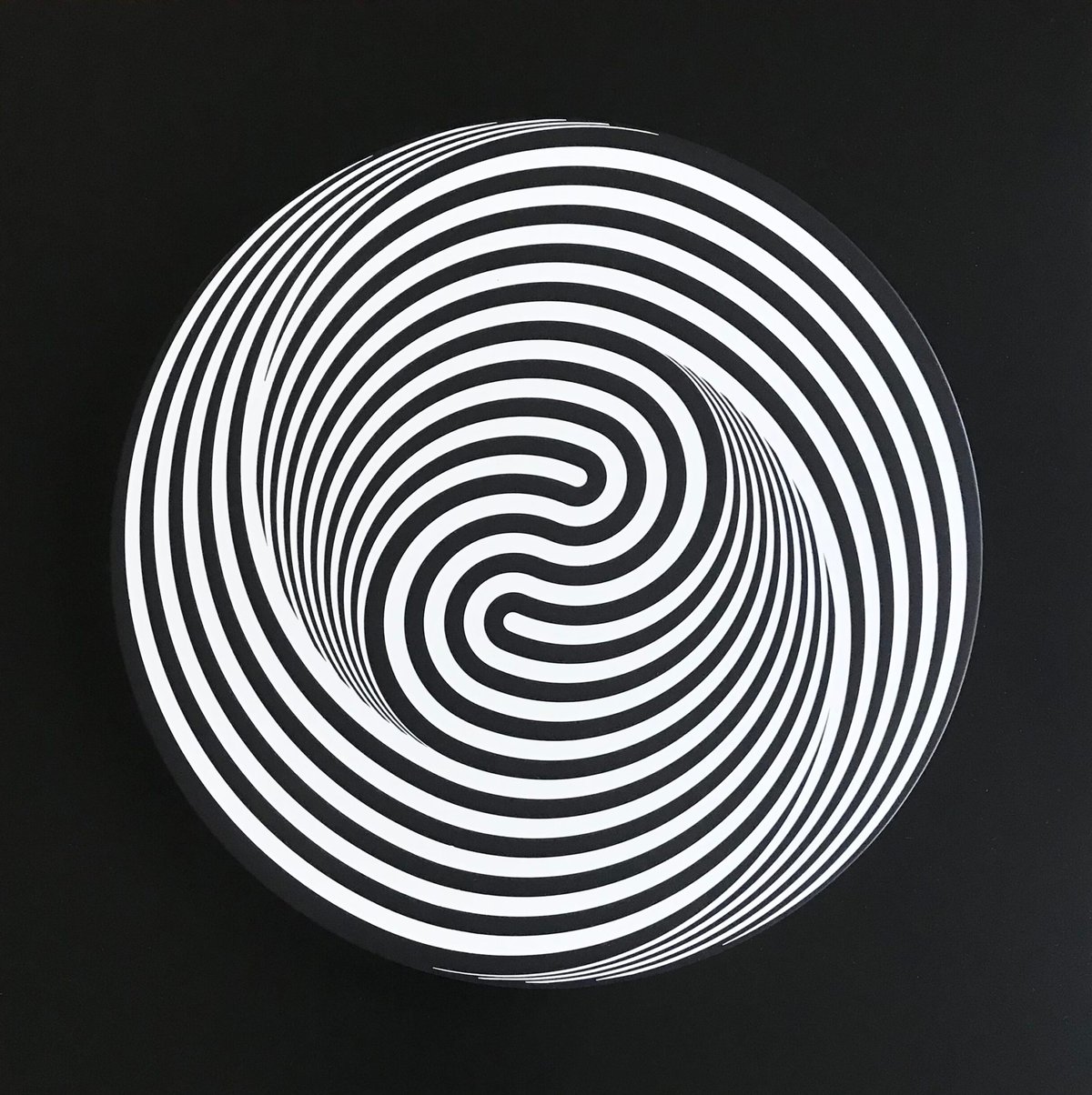 Artwork ©  Marina Apollonio - Dinamica Circolare 6Z+R, 1965-2021