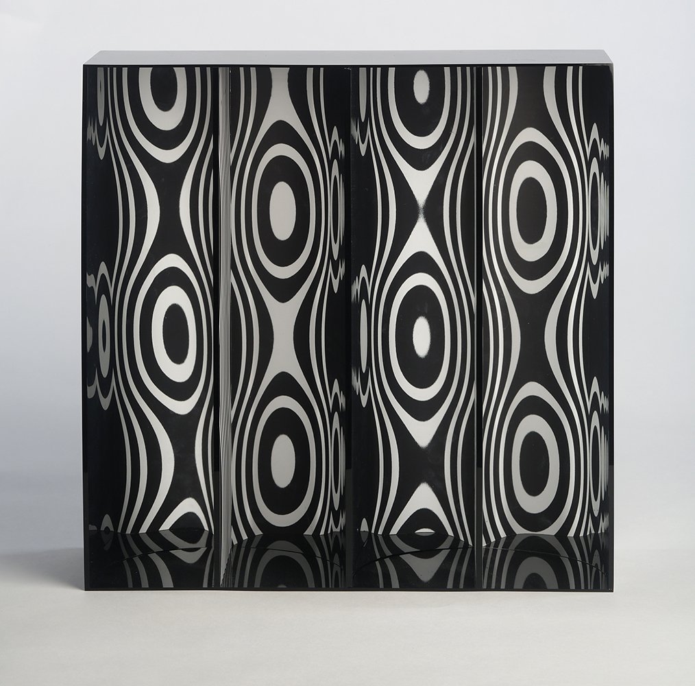 Artwork © Julio Le Parc  - Ondes par déplacement du spectateur, 1965-2012