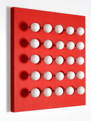 boules tactiles sur font rouge