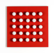 boules tactiles sur font rouge