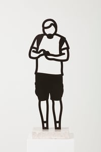 Julian Opie – Cargo shorts: Boston Statuette, 2020 – Bronze