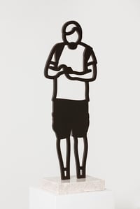 Julian Opie – Cargo shorts: Boston Statuette, 2020 – Bronze