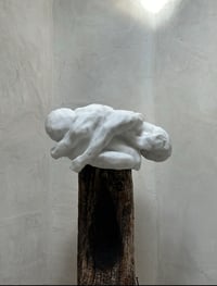 Eva Claessens – L'Amant, 2025 – Mármol