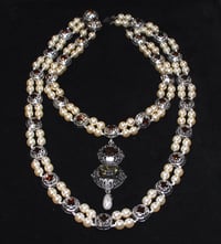 Hiroshi Sugimoto – Necklace of Jane Seymour, 2000 – Gemengde techniek.