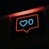 Un Regard sur l'Impact des Réseaux Sociaux sur l'Art Contemporain