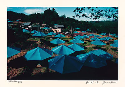 Javacheff Christo – Umbrellas Jinba Blue, 1991 – Foto