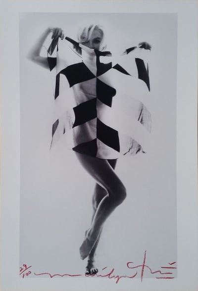 Marilyn in black white scarf