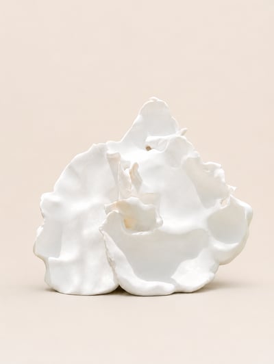 Eva Claessens – Un murmue de fleur, 2026 – Marbre