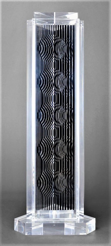 HOLLD (Moire tower)