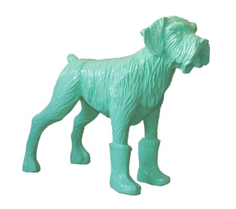 William Sweetlove – Cloned pistachio dog with plastic boots, 2008 – Résine