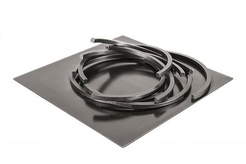 Bernar Venet – 149.5º Arc X 10, 2015 – Gemengde techniek. Bernar Venet – 149.5º Arc X 10, 2015 – Gemengde techniek.