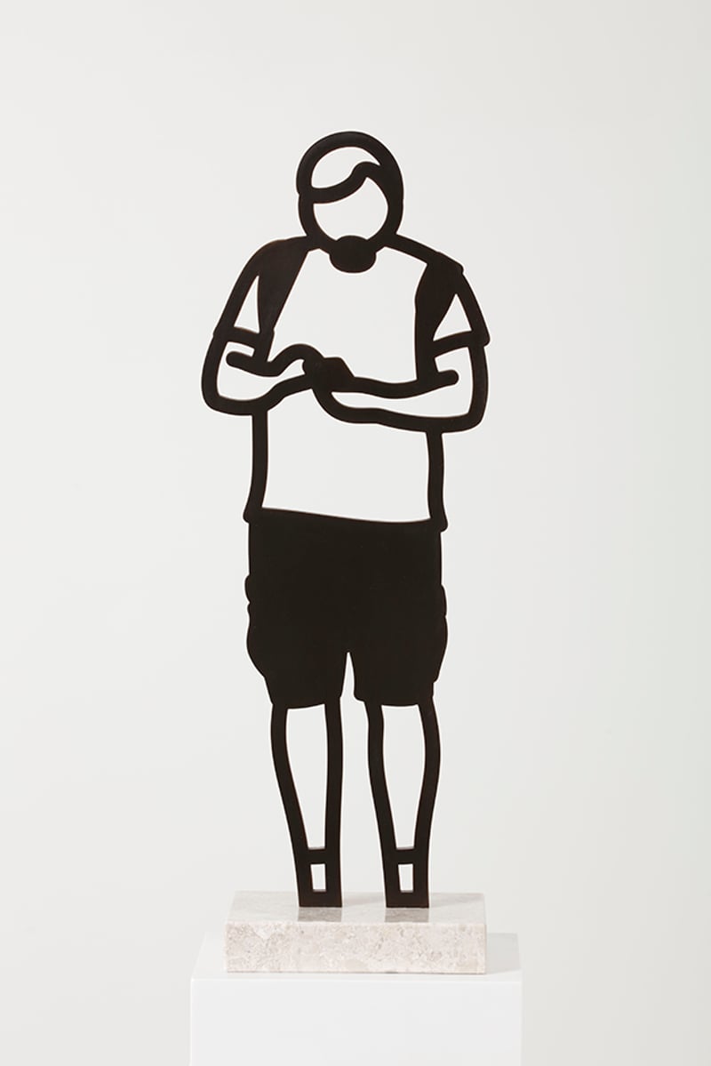 Julian Opie – Cargo shorts: Boston Statuette, 2020 – Bronze Julian Opie – Cargo shorts: Boston Statuette, 2020 – Bronze