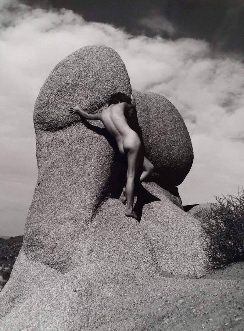Andre de Dienes – Nu sur le rocher, 1960 – Foto