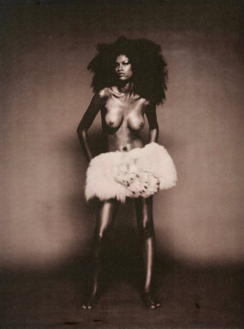 Marc Lagrange – Eskimo Girl (Standing), 2000 – Photographie Marc Lagrange – Eskimo Girl (Standing), 2000 – Photographie
