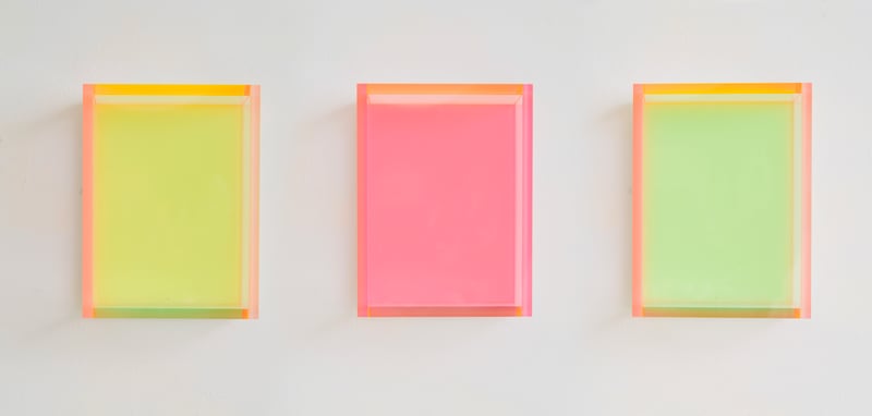 Regine Schumann – Colormirror glow after rose gent, 2025 – Sculpture acrylique
