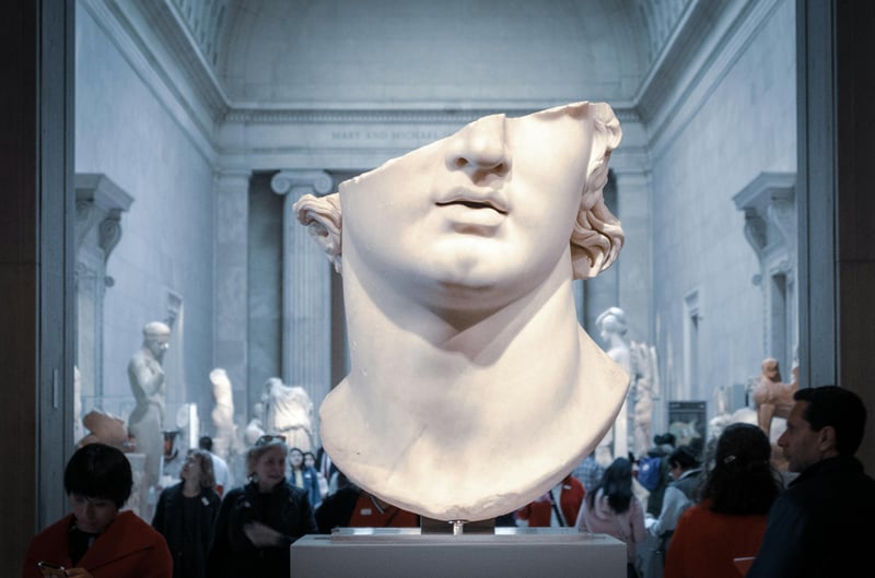 Pflege und Präsentation von Skulpturen: Von Sockeln zu Podesten im Eigenen Zuhause