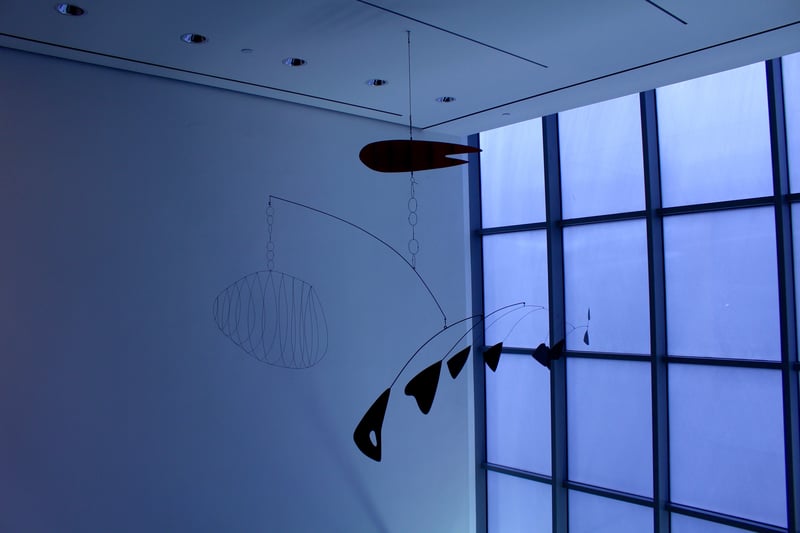 Alexander Calder - Sutterstock / Marla E (Hanging art fixture in MOMA)