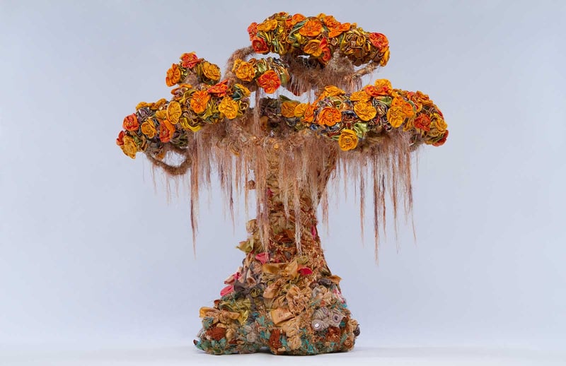 Guerra de la Paz - Indochine, 2011, textile, beads and wire; image © Chloe Gill, Holster Projects and the artists