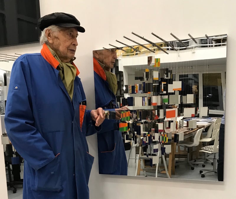 Artwork © Julio Le Parc  - Poyedre Virtuel sur mirroir, 2021