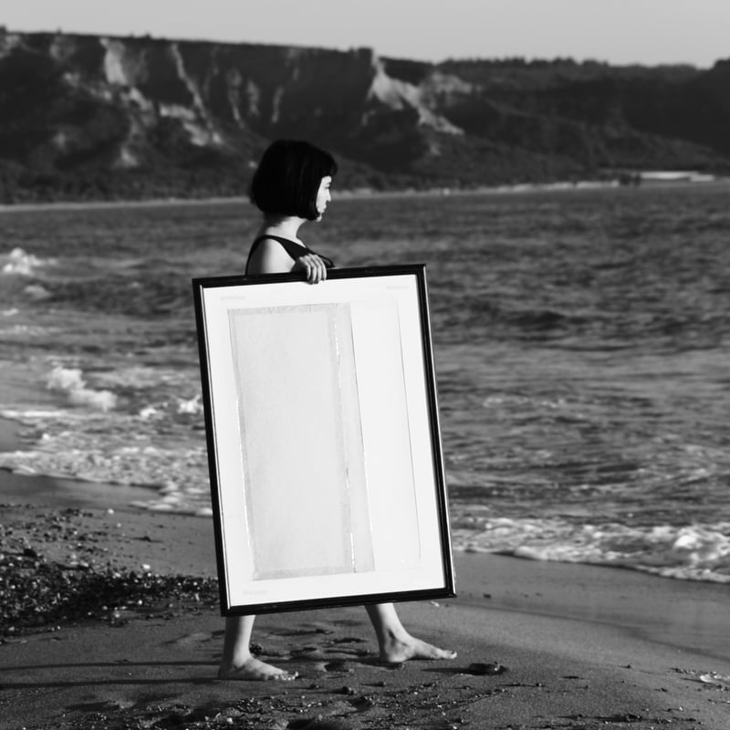 Avec ou sans cadre ? Comment la présentation influence la perception de l’art