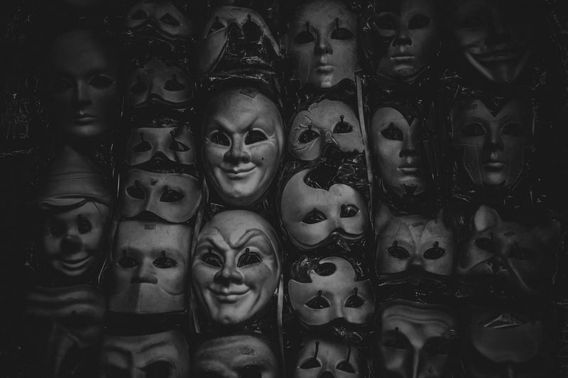 Nombres que Conocemos, Caras que No Vemos: El Arte del Anonimato