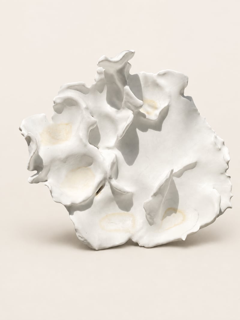 Eva Claessens – L'âme d'une fleur, 2026 – Marbre Eva Claessens – L'âme d'une fleur, 2026 – Marbre